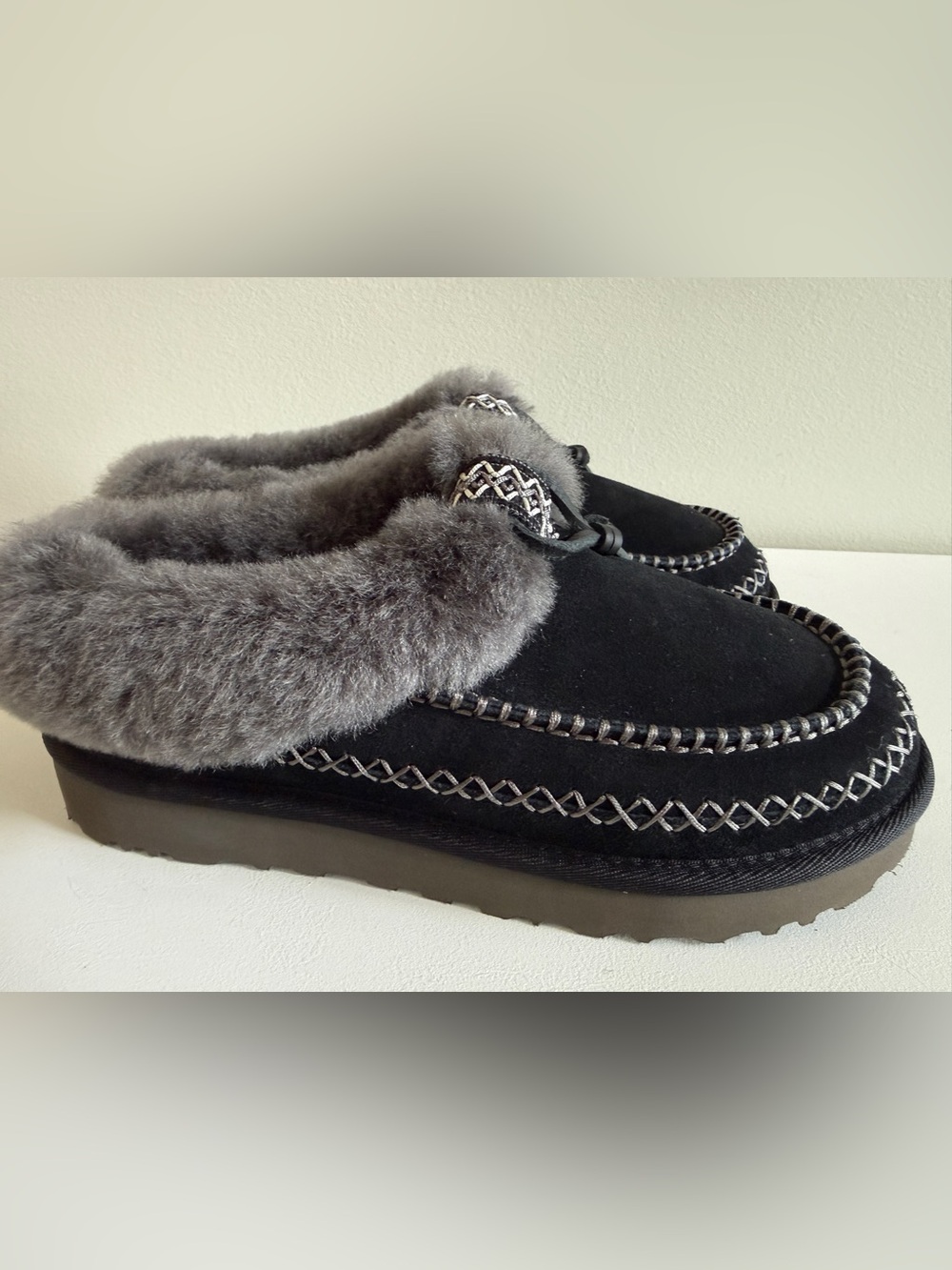 NWOB UGG Australia Shearling Suede Leather Slippers Shoes | US 9 | Black/Gray